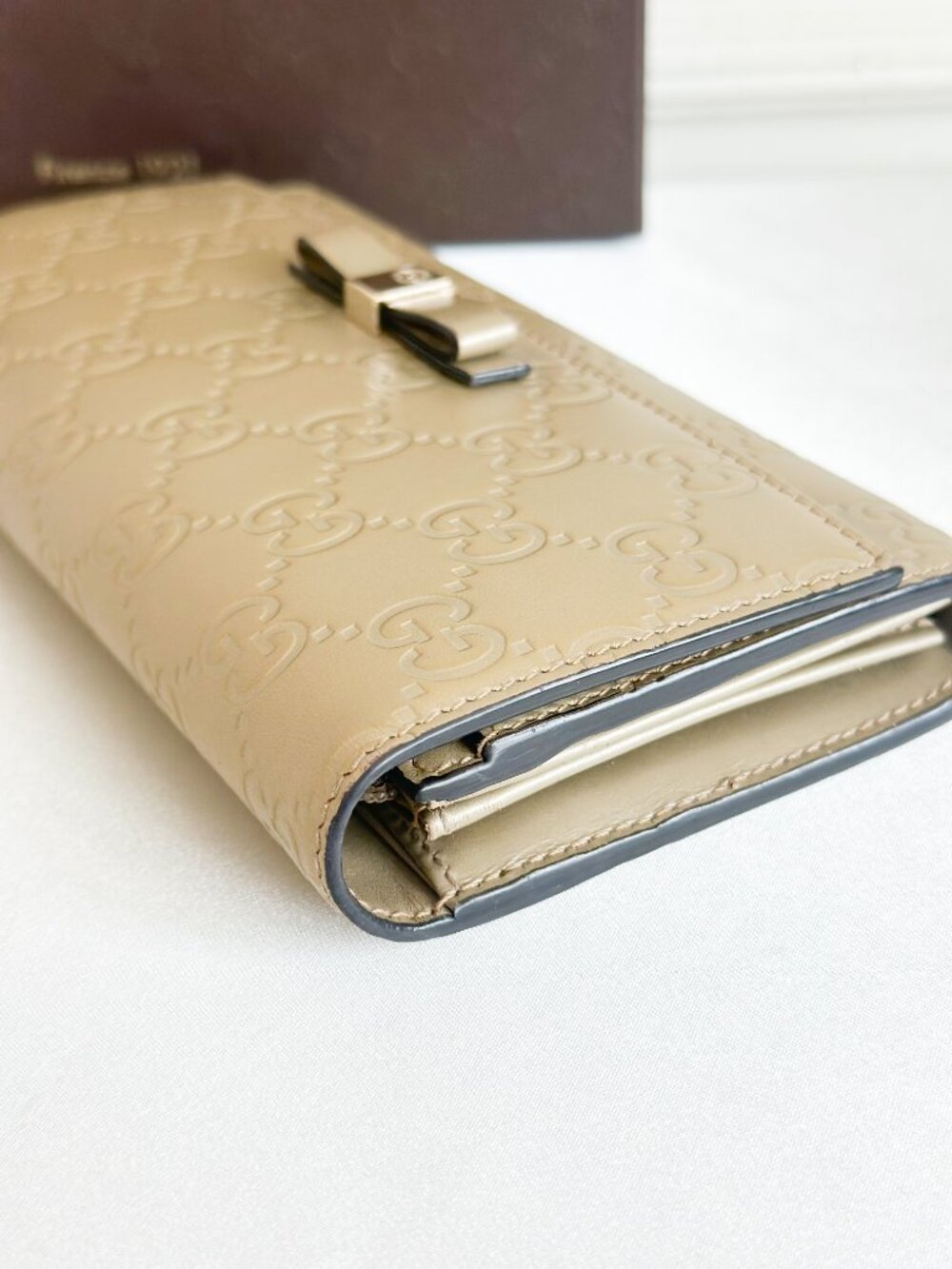 Gucci Guccissima Bow Continental Wallet Gold Metallic - Picture 7 of 16